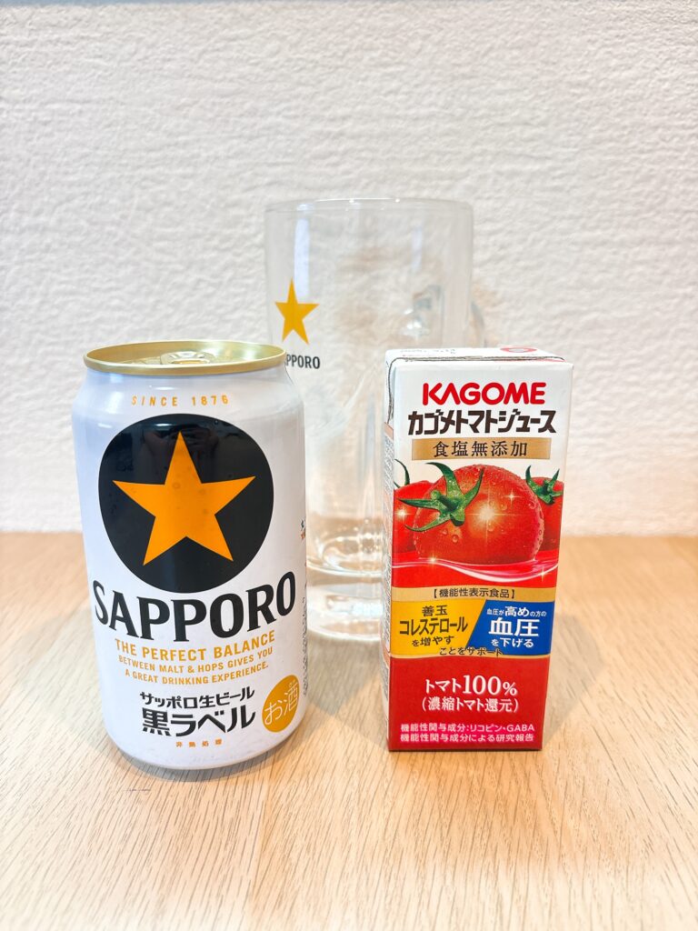 レッドアイの材料（缶ビール・トマトジュース）の写真