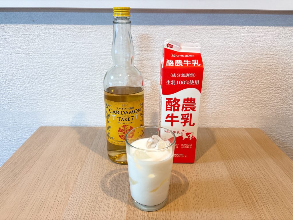 CARDAMON TAKE7・牛乳パック・出来上がったカルダモンミルクの画像